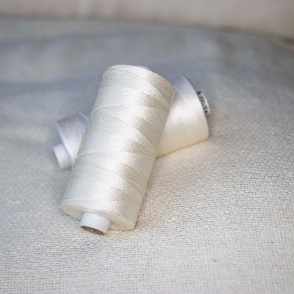 Sewing yarn 1000 m bobbin • 100% silk